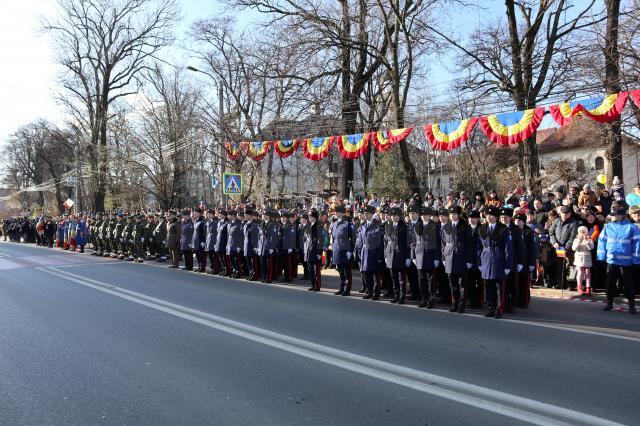 Parada de 1 Decembrie, din centrul Sucevei, a fost urmarită de mii de oameni 15