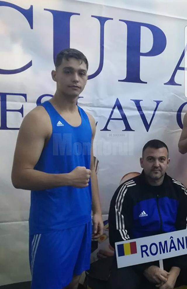 Laurenţiu Ungureanu, alături de antrenorul Andu Vornicu