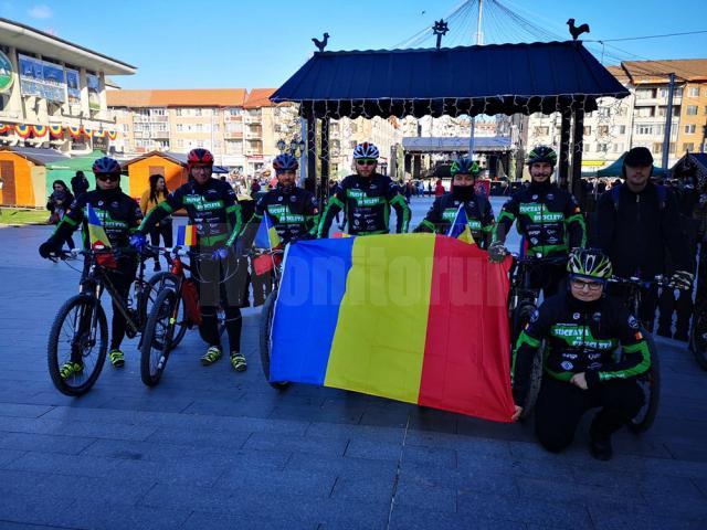 Membrii Asociației Sportive „Suceava pe Bicicletă”, prezenți la manifestările dedicate Zilei Naționale a României