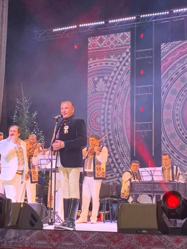 Alexandru Brădăţan şi invitaţii săi au construit o poveste plină de emoţie şi bucurie, din dragoste pentru tradiţii şi muzica populară