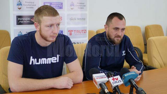 Portarul Radu Turturică și antrenorul Adrian Chiruţ