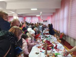 Târg de Crăciun în scop caritabil, la Grădiniţa Colegiului ”Mihai Eminescu” Suceava