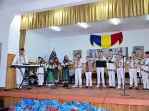 Festival-concurs de tradiţii şi obiceiuri, la şcoala din Hănţeşti