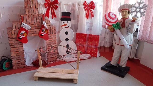 Târg de Crăciun în scop caritabil, la Grădiniţa Colegiului ”Mihai Eminescu” Suceava