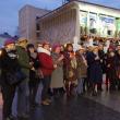 Zeci de lumânări aprinse în centrul Sucevei pentru victimele violenței domestice