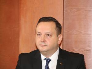 Alexandru Moldovan a constituit o celulă de criză la Prefectură pentru rezolvarea problemei plăţii salariilor profesorilor