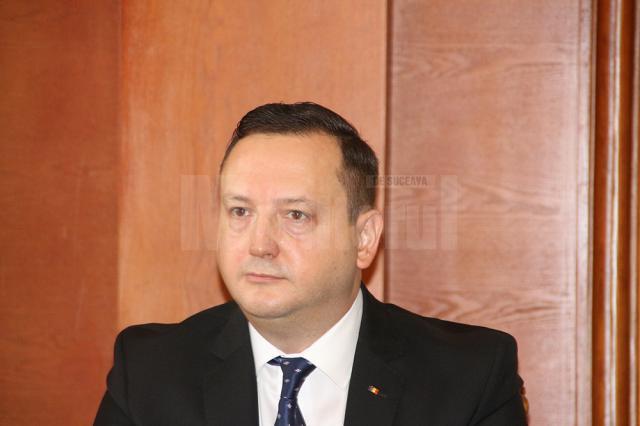 Alexandru Moldovan a constituit o celulă de criză la Prefectură pentru rezolvarea problemei plăţii salariilor profesorilor