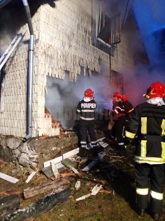 Doua echipaje de pompieri au actionat pentru stingerea incendiului