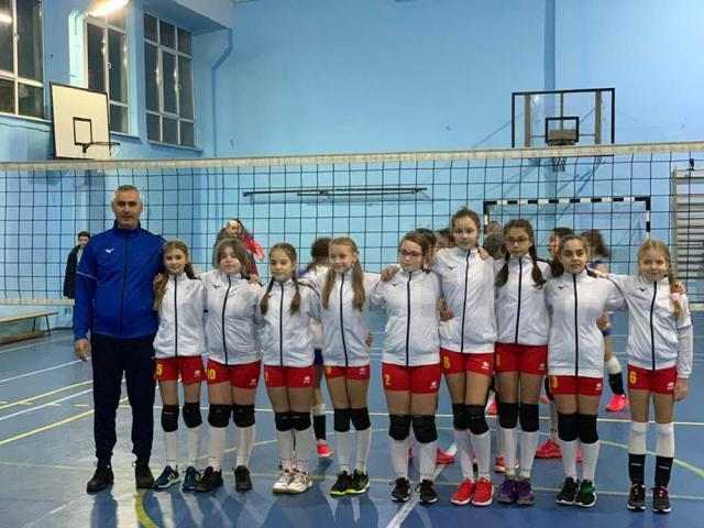 Echipa de minivolei de la Kinder Suceava s-a calificat la turneul semifinal