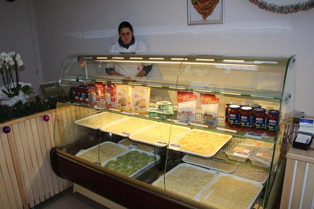 Oferte proaspete şi accesorii gastronomice oferite în magazinul firmei „Pasta Buonissima”