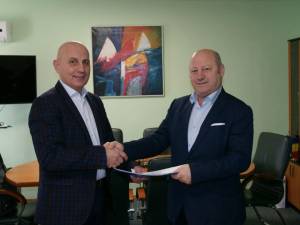 Ilie Boncheș si Vasile Asandei au semnat contractul de finanţare pentru construcţia a 90 de apartamente sociale