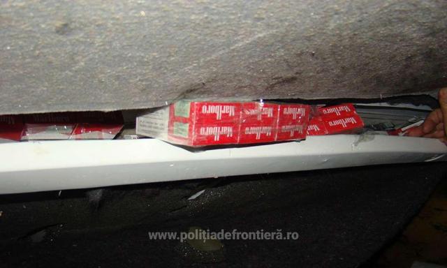 Microbuz cu „plafon de tutun”, confiscat în PTF Siret