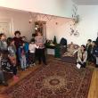 Copii de la grădinița Liceului Filadelfia au oferit ieri cadouri de Crăciun copiilor din Centrul de plasament Solca