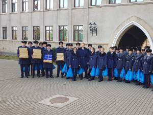 Elevii Colegiului Naţional Militar, implicaţi în campania caritabilă Shoe Box