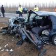 În urma impactului puternic, şoferul de 19 ani a rămas încarcerat în interiorul autoturismului Audi
