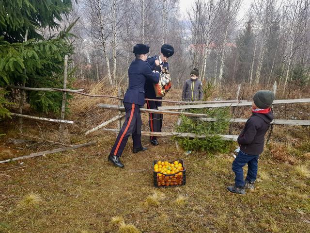 Elevii Colegiului Naţional Militar, implicaţi în campania caritabilă Shoe Box