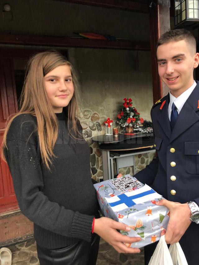 Elevii Colegiului Naţional Militar, implicaţi în campania caritabilă Shoe Box