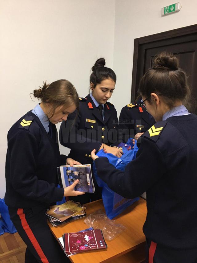 Elevii Colegiului Naţional Militar, implicaţi în campania caritabilă Shoe Box