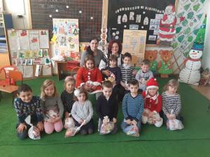 Violeta Ţăran l-a ajutat pe Moş Crăciun să împartă daruri