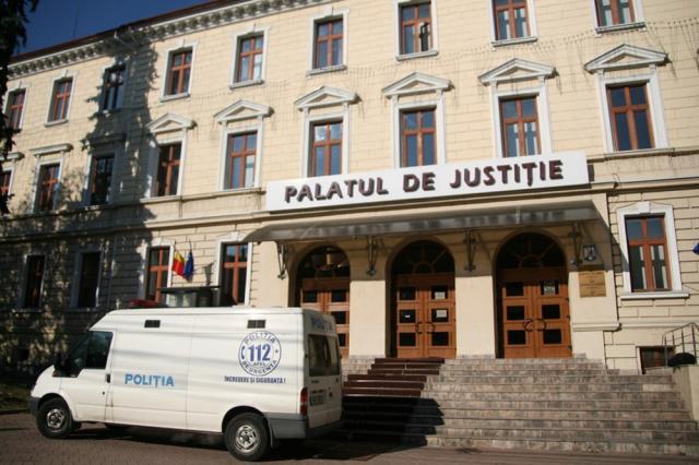 Judecătorii Curţii de Apel Suceava iau în calcul acţiuni de protest dacă se va ajunge la diminuarea salariilor