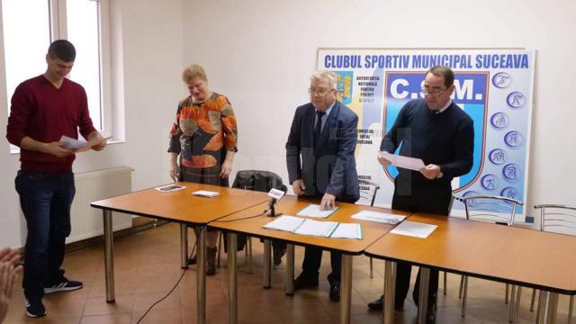Premierea sportivilor de la CSM Suceava a fost efectuată de directorul Vasilică Băiţan şi de directorul adjunct Valerică Gherasim