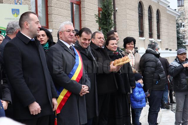 Cel mai mare Festivalul al Obiceiurilor de Iarnă din România a atras peste 10.000 de spectatori în centrul Sucevei