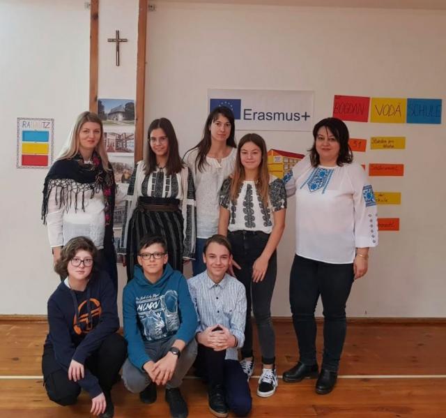 Schimb de experienţă şcolar prin proiectul „De la sacru la viaţa de zi cu zi”, în Lituania