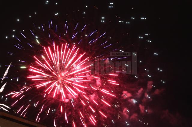 Focuri de artificii în centrul Sucevei, la Revelion