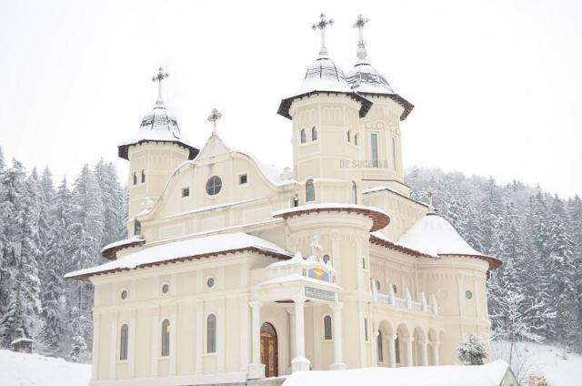 Mănăstirea Slătioara, unde este şi sediul Mitropoliei Bisericii Ortodoxe de Stil Vechi din România