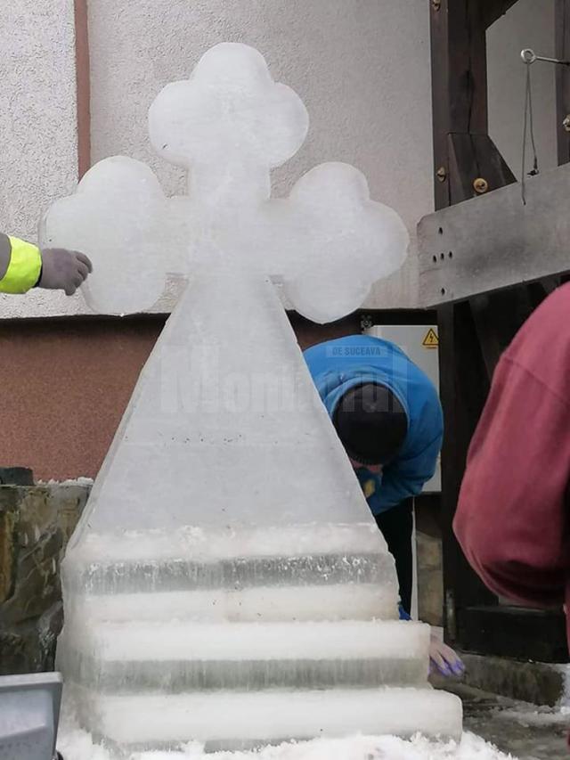 Cruci de gheaţă confecţionate la mai multe biserici din judeţ, de Bobotează