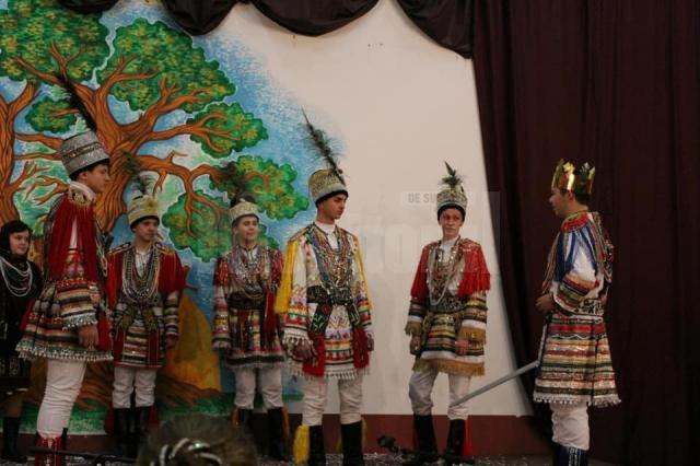 Festivalul local de datini şi obiceiuri de iarnă „După datina străbună”, la Casa de Cultură din Cajvana