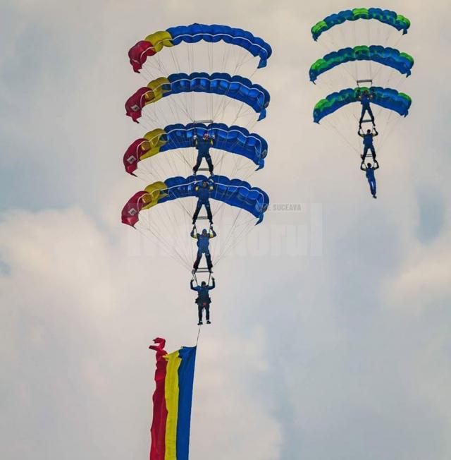 Aeroclubul Suceava organizează cursuri gratuite de paraşutism ți planorism pentru tinerii cu vârste între 16 și 23 de ani