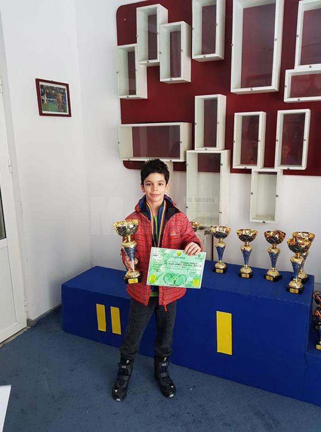 Karlo Piticaru a câştigat două trofee la Cupa de Iarnă