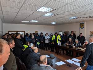 Revoltă într-un sat față de romii care au comis fărădelegi, ce au culminat cu un viol odios