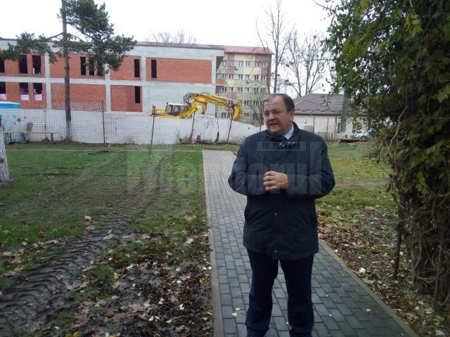 Preşedintele CJ, Gheorghe Flutur, dă explicaţii despre clădirea pentru institutul oncologic