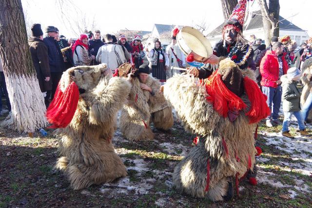 Anul Nou pe stil vechi, întâmpinat la Drăguşeni cu Festivalul Obiceiurilor de Iarnă