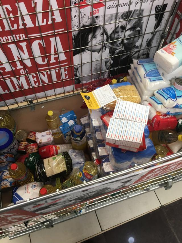 Crucea Roşie Suceava a distribuit peste 1.100 kg de alimente familiilor nevoiaşe