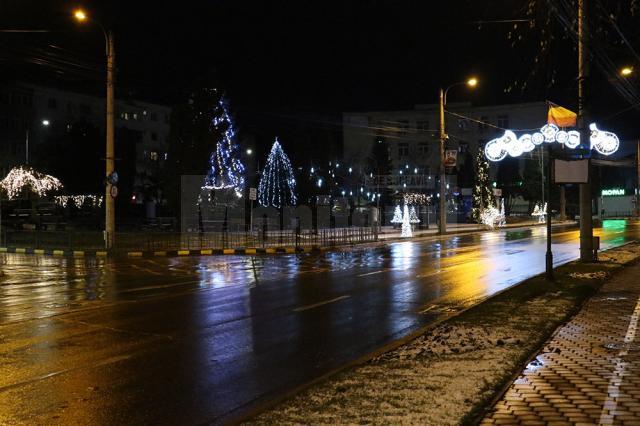 Instalațiile de iluminat ornamental de pe străzile municipiului Suceava vor mai rămâne aprinse doar până luni, 20 ianuarie