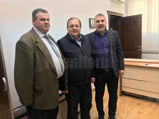 Adrian Popoiu (dreapta) va candida pentru un nou mandat de primar al oraşului