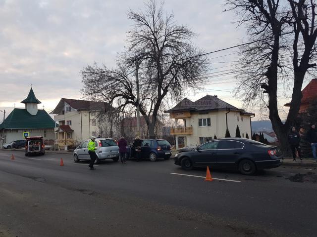 Accident cu patru maşini la ieşirea din Suceava spre Plopeni