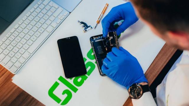 În 30 - 90 de minute telefonul tău va fi ca nou, dacă apelezi la serviciile Glassgsm!
