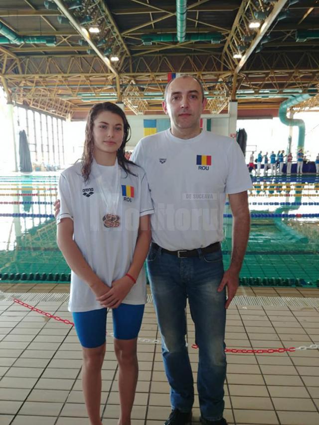 Antrenorul Cezar Moscaliuc, alături de Maria Verciuc