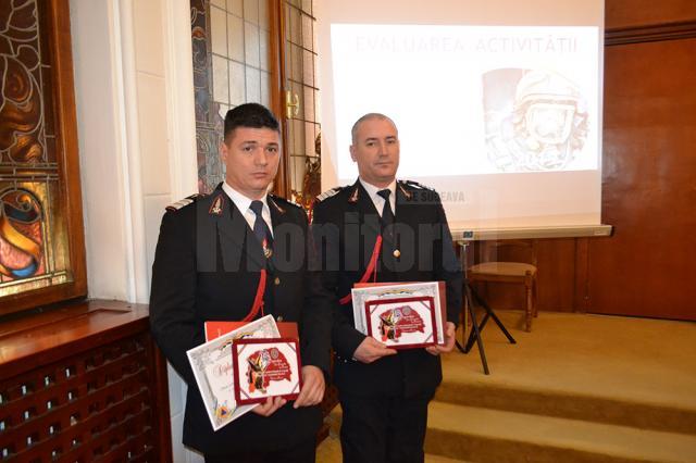 Plt Maj. Adrian Stoica și Plt. Adj. șef Cristi Bîrsanu au primit distincţii în cadrul festivităţii de bilanţ anual al ISU Bucovina Suceava
