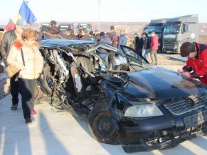 Sucevenii au scris pe maşini distruse în accidente mortale scrisori către Guvern prin care solicită autostradă