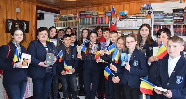 Ziua Educației și Unirea Principatelor Române, marcate în mod inedit de elevi ai Liceului Tehnologic „Vasile Cocea” Moldovița