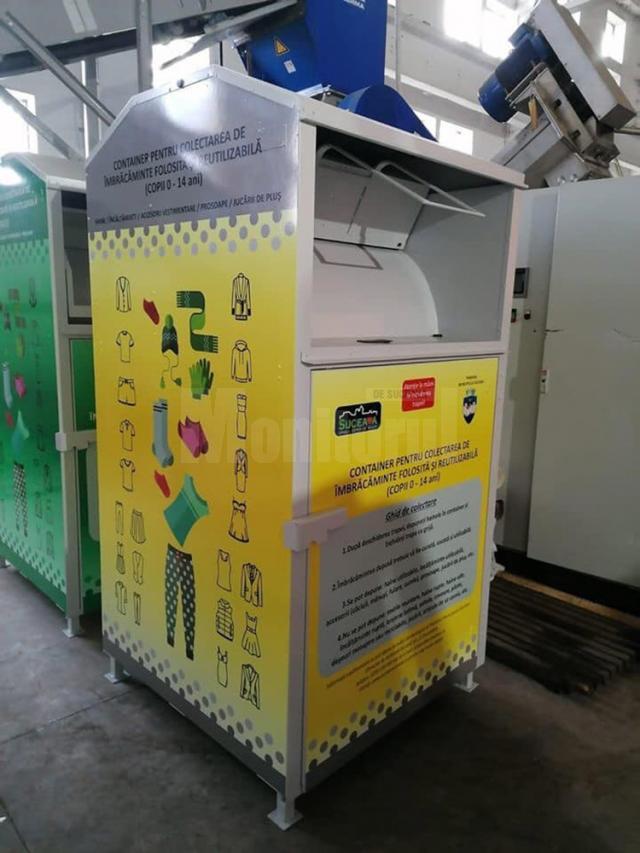 Cele două tipuri de containere de colectare a donațiilor de haine și încălțăminte reutilizabile