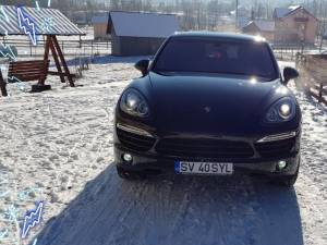 Maşina condusă de tânăr