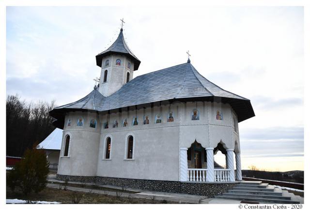 Ocrotitorii Mănăstirii Broşteni-Drăguşeni, cinstiţi cu evlavie de pelerini