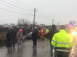 Trei răniţi, în urma coliziunii dintre un autoturism şi un autotren, la Cumpărătura