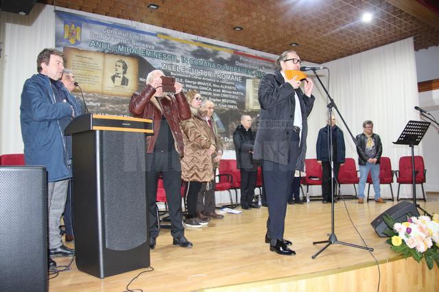 Dumbrăveniul în haine de gală: artişti, academicieni şi oameni cu greutate la prima manifestare dedicată lui Mihai Eminescu